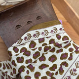Foulard 60x60cm LÉOPARD Écru et Kaki — Byzantine