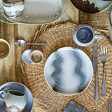 Vue du set de table rond Ilsa Bloomingville en herbier marin