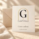 Projection d’ambiance de la carte cadeau Gold’N Déco ivoire et de son enveloppe.