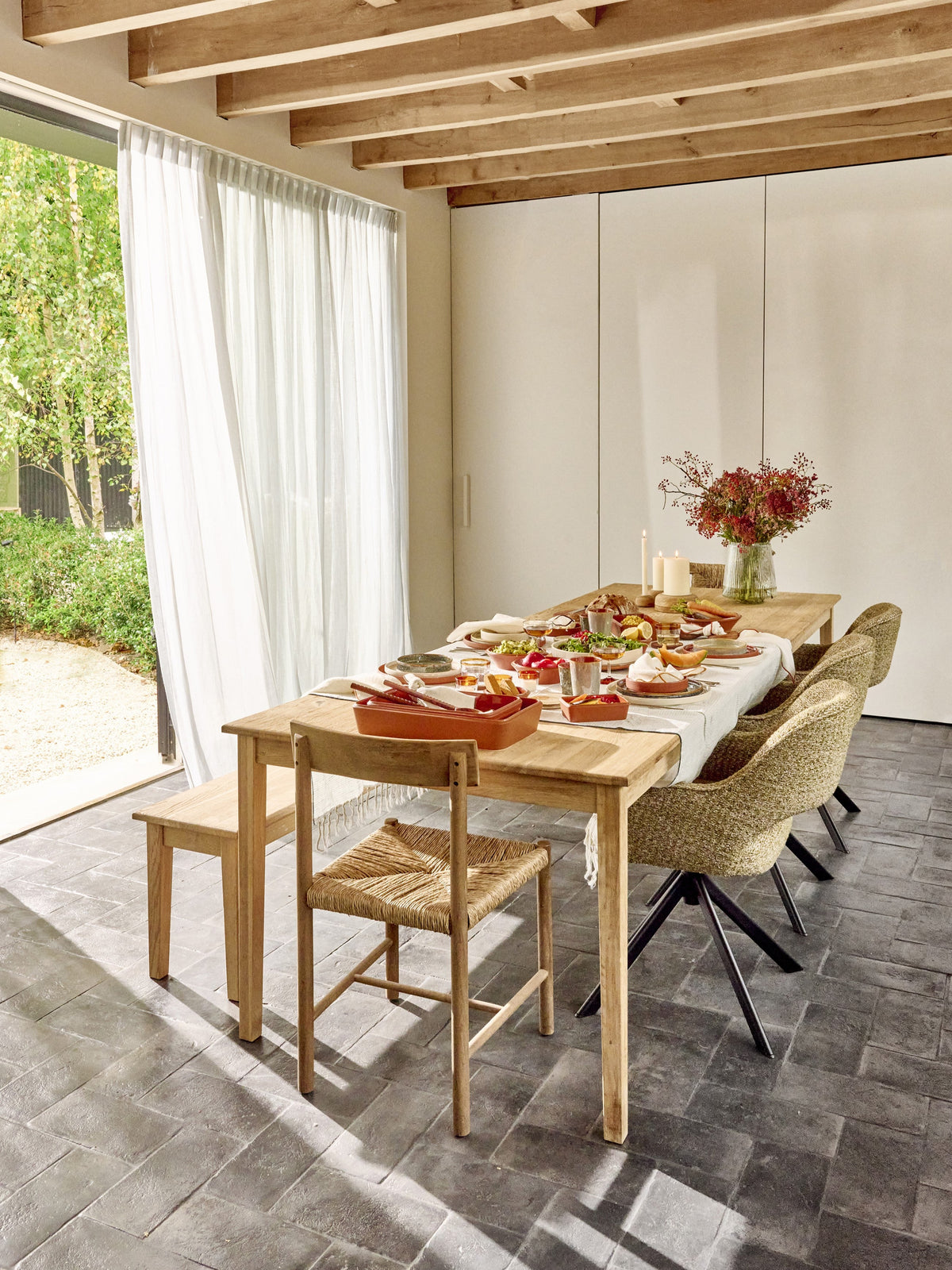 Couverts de service Hommage en bois d’acacia – lot de 2 – mise en scène Pomax