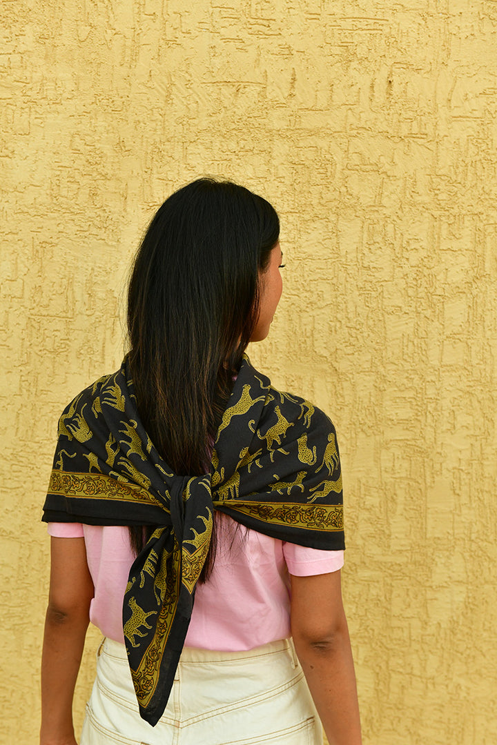 Grand foulard FAUVE Nuit — vue 2