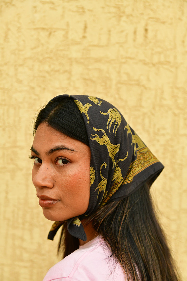 Petit foulard FAUVE Nuit — vue 3