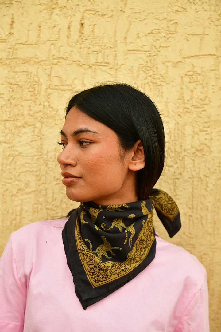Petit foulard FAUVE Nuit — vue 2