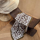 Foulard 60x60cm LÉOPARD Écru et Kaki — vue 3